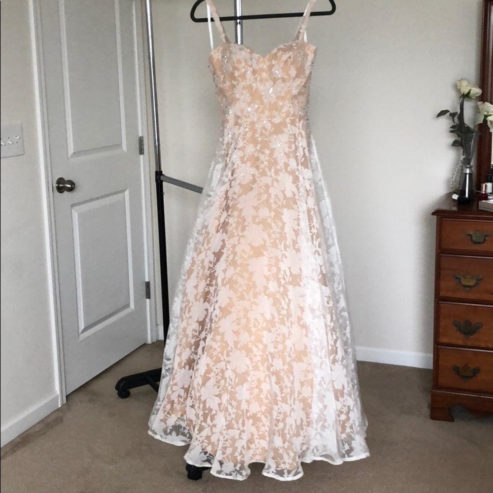 Glamorous Dress/Gown